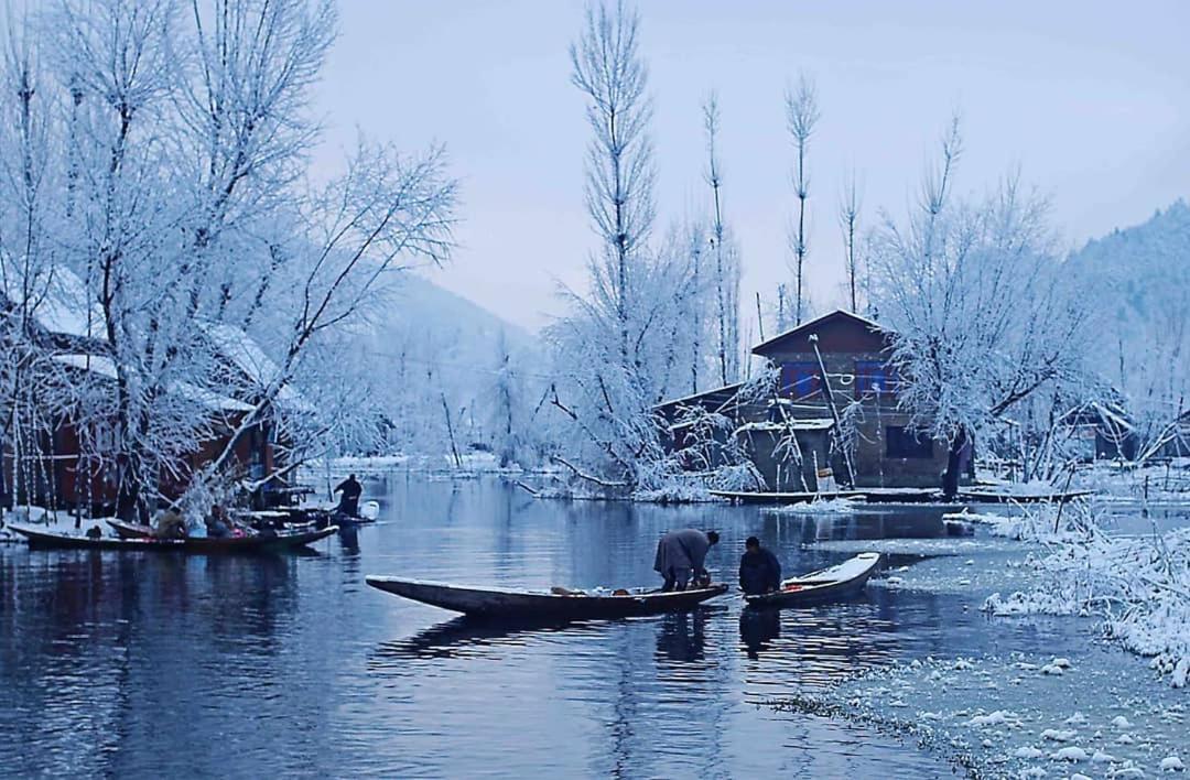 Floating Young Gulshan Houseboat Сринагар Экстерьер фото